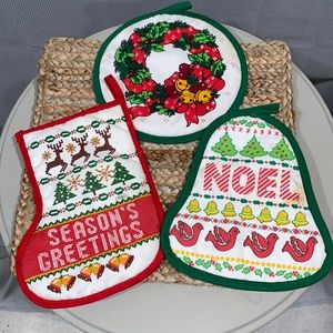 Set of 3 Vintage Christmas Potholder Decor. Wreath, Bell and Stocking.